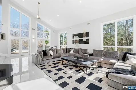 817 W Shore Drive Kinnelon Borough NJ 07405