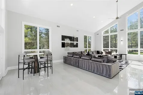 817 W Shore Drive Kinnelon Borough NJ 07405