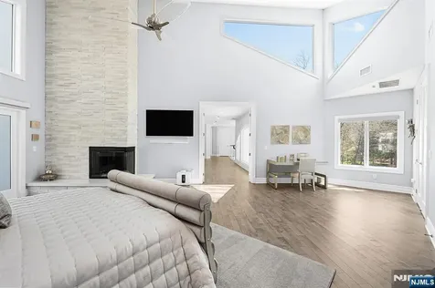 817 W Shore Drive Kinnelon Borough NJ 07405