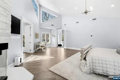 817 W Shore Drive Kinnelon Borough NJ 07405