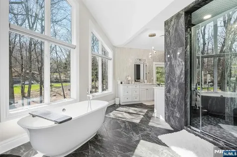 817 W Shore Drive Kinnelon Borough NJ 07405