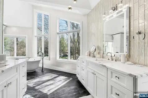 817 W Shore Drive Kinnelon Borough NJ 07405