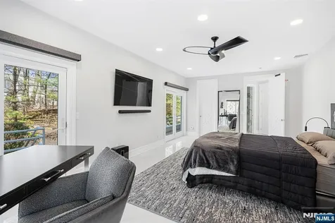 817 W Shore Drive Kinnelon Borough NJ 07405