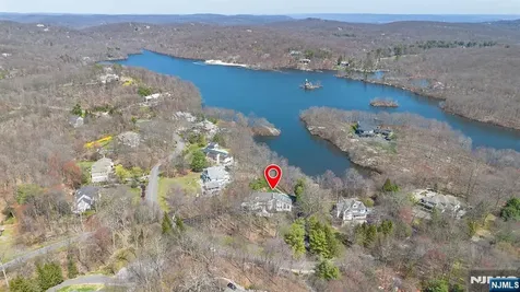 817 W Shore Drive Kinnelon Borough NJ 07405