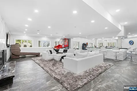 817 W Shore Drive Kinnelon Borough NJ 07405