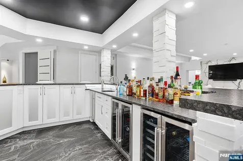817 W Shore Drive Kinnelon Borough NJ 07405