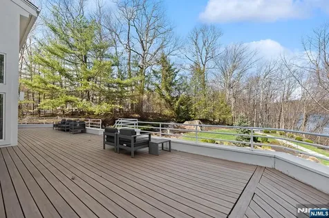 817 W Shore Drive Kinnelon Borough NJ 07405