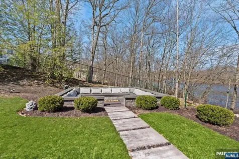 817 W Shore Drive Kinnelon Borough NJ 07405