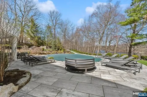 817 W Shore Drive Kinnelon Borough NJ 07405