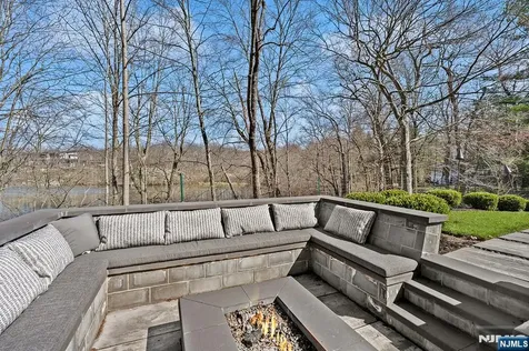 817 W Shore Drive Kinnelon Borough NJ 07405