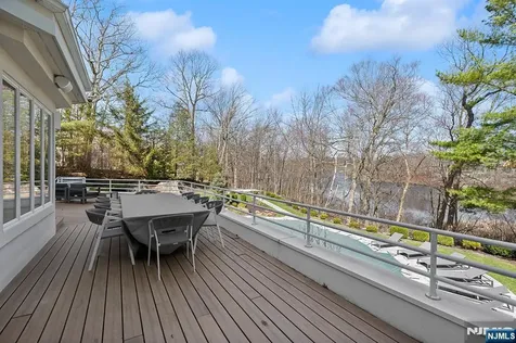 817 W Shore Drive Kinnelon Borough NJ 07405