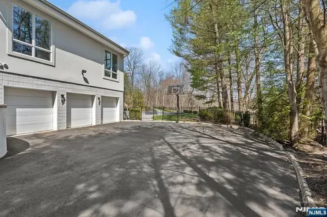817 W Shore Drive Kinnelon Borough NJ 07405