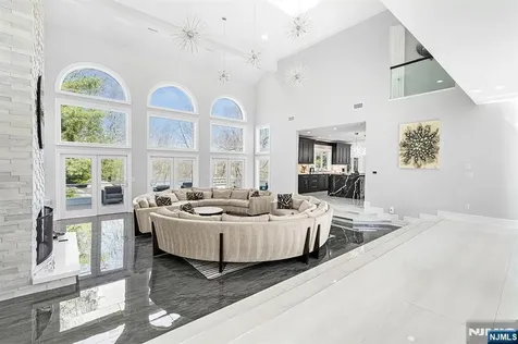 817 W Shore Drive Kinnelon Borough NJ 07405