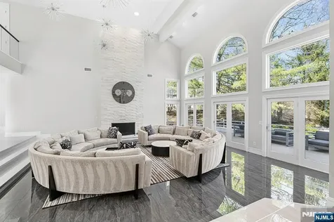 817 W Shore Drive Kinnelon Borough NJ 07405