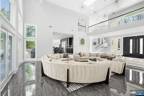 817 W Shore Drive Kinnelon Borough NJ 07405