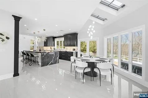 817 W Shore Drive Kinnelon Borough NJ 07405