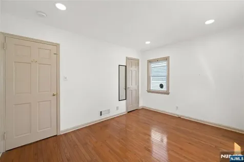 22 Cottage Lane Clifton NJ 07012