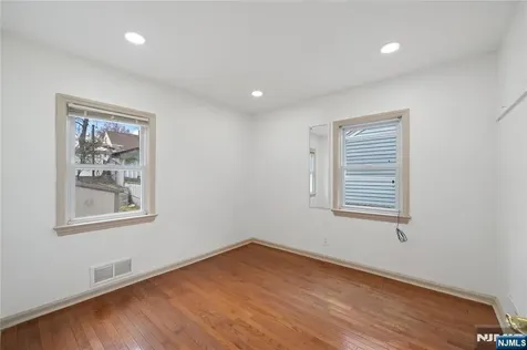 22 Cottage Lane Clifton NJ 07012