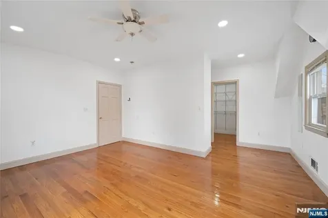 22 Cottage Lane Clifton NJ 07012