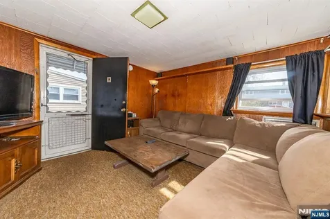 71 Hobart Avenue Rutherford NJ 07070