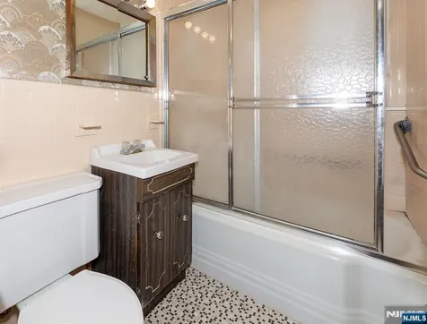 71 Hobart Avenue Rutherford NJ 07070