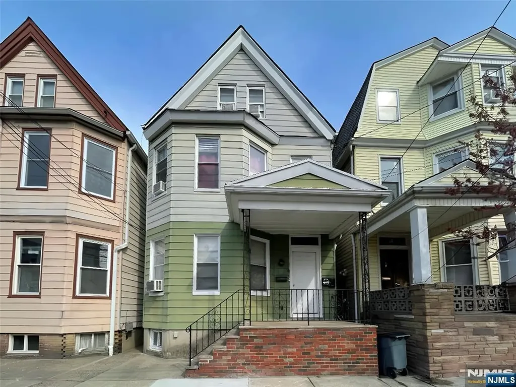 16 Ann Street Harrison NJ 07029