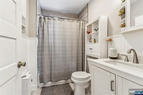 21 Ellington Street East Orange NJ 07017