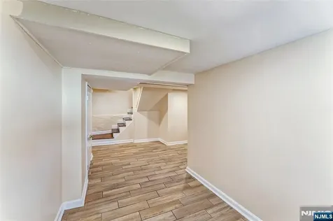 21 Ellington Street East Orange NJ 07017