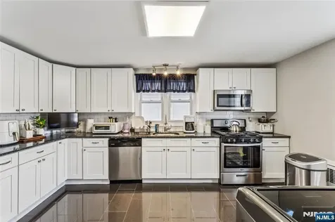21 Ellington Street East Orange NJ 07017
