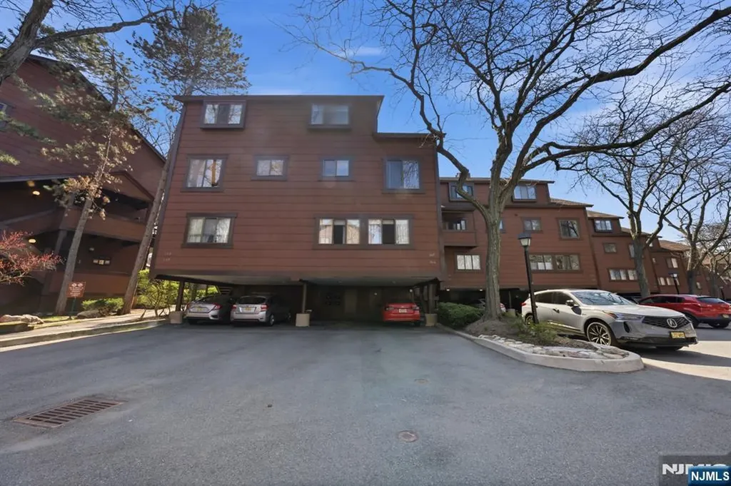 166 Sandcastle Key Secaucus NJ 07094