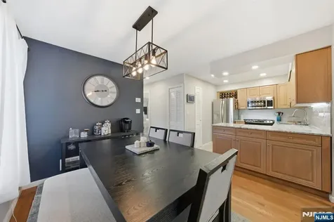 166 Sandcastle Key Secaucus NJ 07094