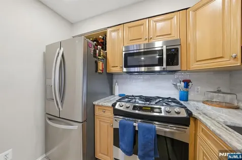 166 Sandcastle Key Secaucus NJ 07094