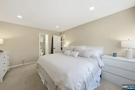 166 Sandcastle Key Secaucus NJ 07094