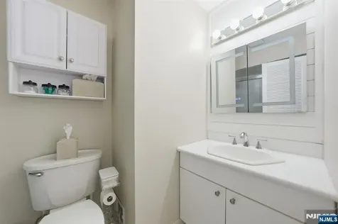 166 Sandcastle Key Secaucus NJ 07094