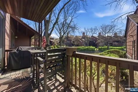 166 Sandcastle Key Secaucus NJ 07094