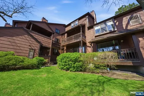 166 Sandcastle Key Secaucus NJ 07094