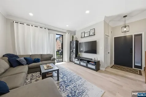 166 Sandcastle Key Secaucus NJ 07094