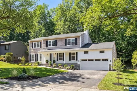 10 Robert Court Verona NJ 07044