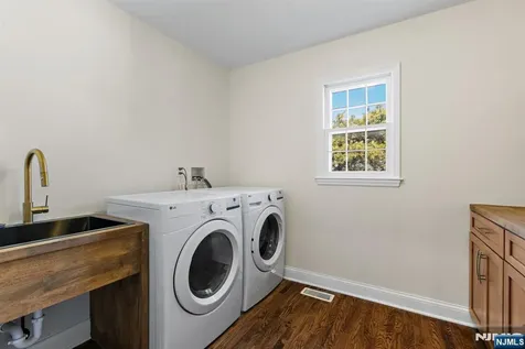 10 Robert Court Verona NJ 07044