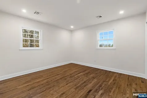 10 Robert Court Verona NJ 07044