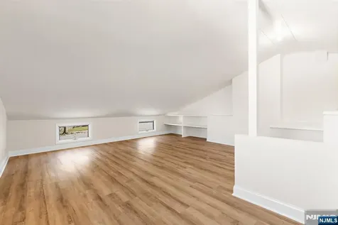 10 Robert Court Verona NJ 07044