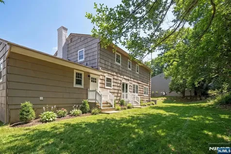 10 Robert Court Verona NJ 07044