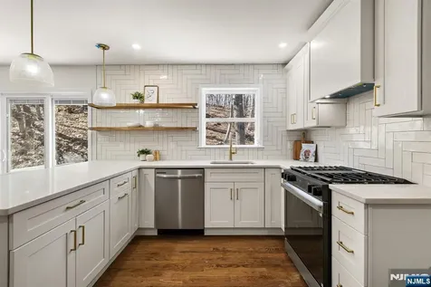 10 Robert Court Verona NJ 07044