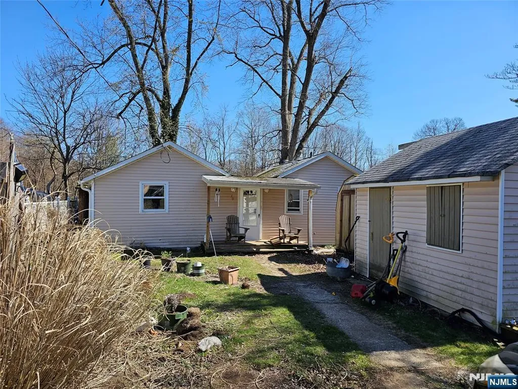 30 Riverside Drive Oakland NJ 07436