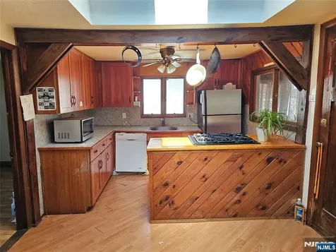 30 Riverside Drive Oakland NJ 07436