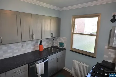 135 E Clinton Bergenfield NJ 07621