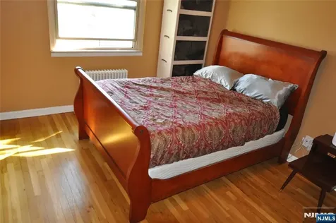 135 E Clinton Bergenfield NJ 07621