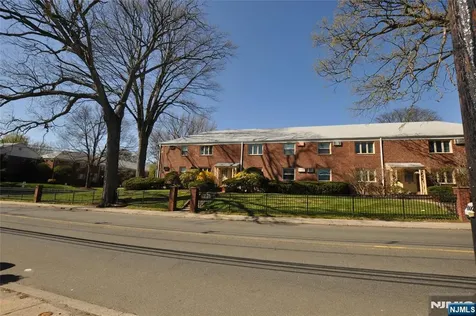 135 E Clinton Bergenfield NJ 07621