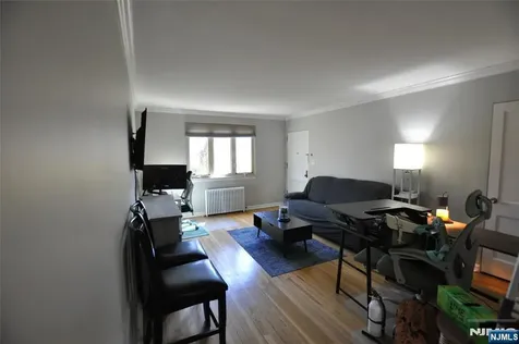 135 E Clinton Bergenfield NJ 07621