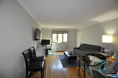 135 E Clinton Bergenfield NJ 07621